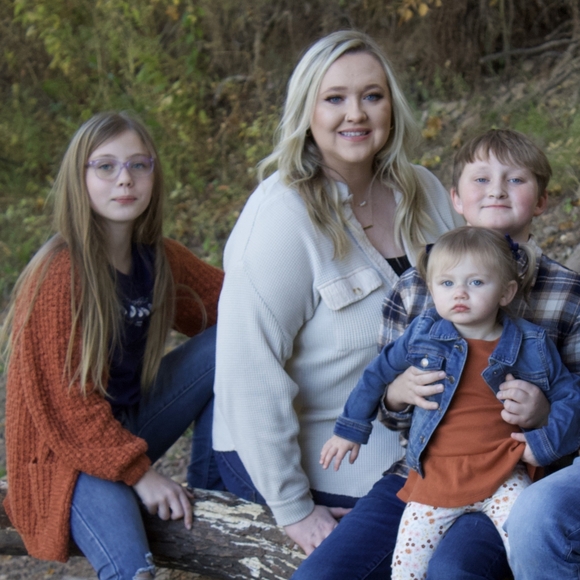 Meet your Posher, Beth - Picture 2 of 4